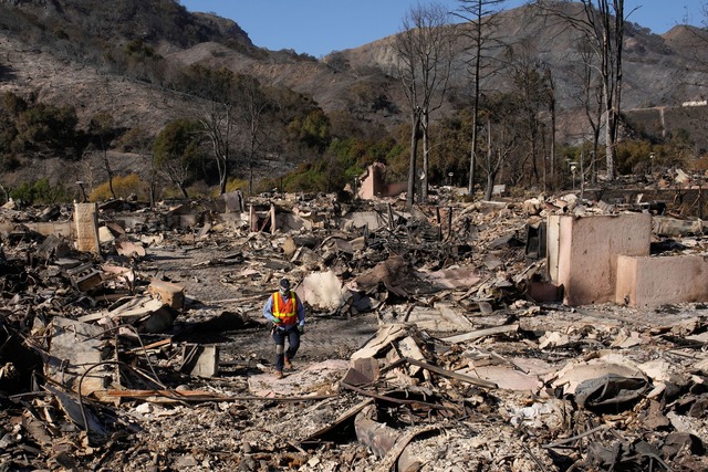 Die verheerenden Waldbr&auml;nde k&oum...atastrophen in der US-Geschichte sein.  | Foto: John Locher/AP/dpa