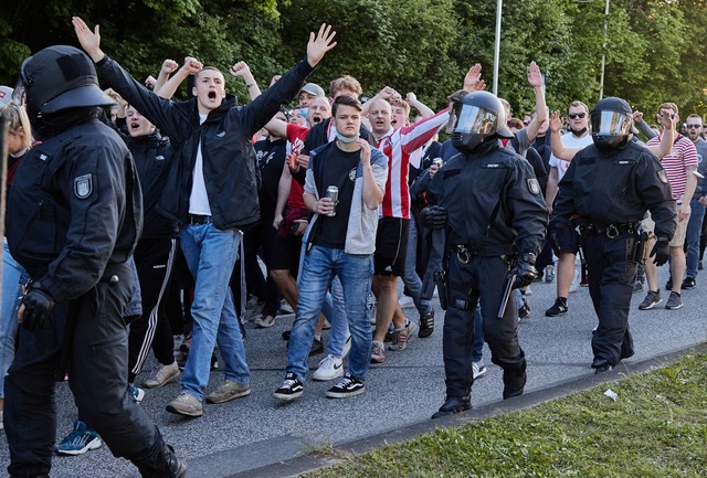 Fan-Organisationen kritisieren das Urteil des Bundesverfassungsgerichts.  | Foto: Georg Wendt/dpa