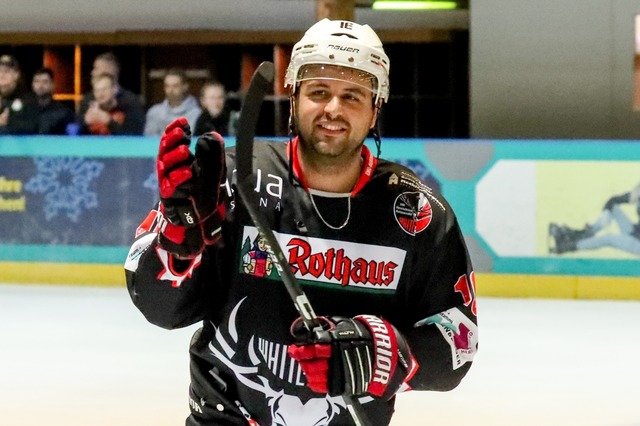 Applaus, Applaus: Klaus Bchle schoss ...hried mit einem Hattrick zum Heimsieg.  | Foto: Frank J. Hoffmann (Archiv)