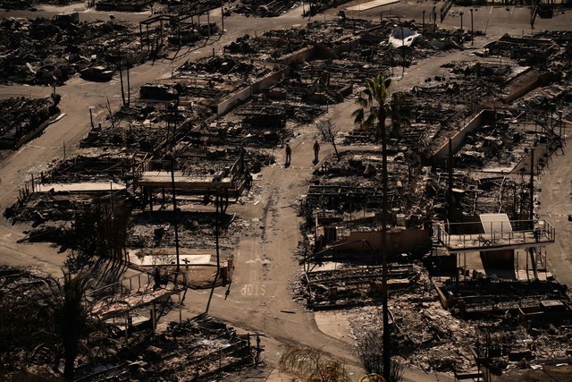 Ganze Stra&szlig;enz&uuml;ge in Pacific Palisades sind verw&uuml;stet.  | Foto: John Locher/AP/dpa