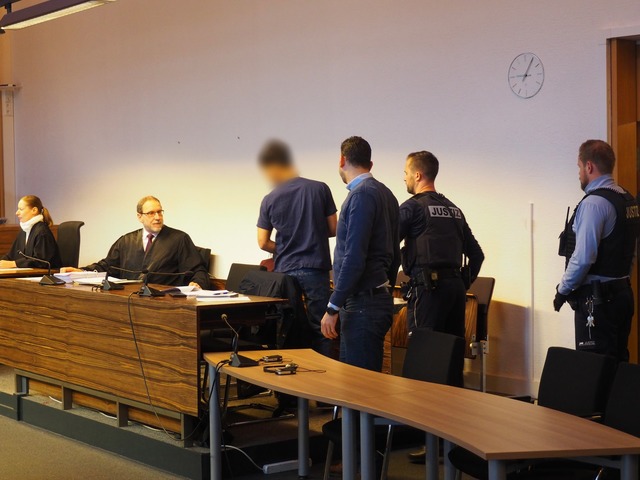 Ein 22-J&auml;hriger steht wegen Mordes vor Gericht.  | Foto: Christian B&ouml;hmer/dpa