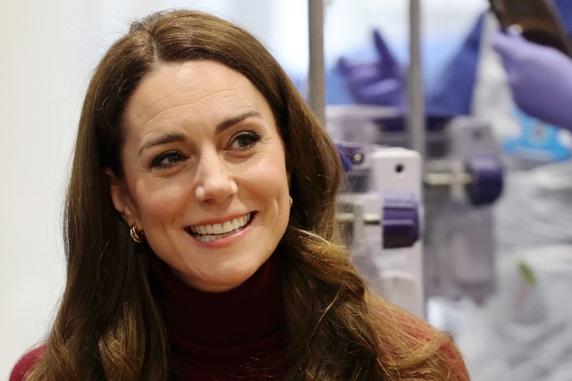 Am Dienstag besuchte Kate ein Londoner... sie auch selbst behandelt worden war.  | Foto: Chris Jackson/PA Wire/dpa