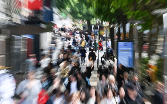 Der Konsum der Verbraucher ist die gr&...lnde deutsche Wirtschaft (Symbolbild).  | Foto: Bernd Wei&szlig;brod/dpa