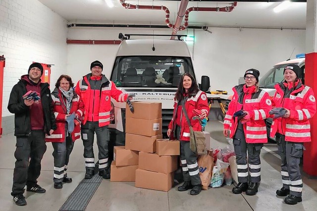 Bei einem Kltebus-Einsatz verteilten ...ten Fuwrmer aus dem Hochschwarzwald.  | Foto: Privat