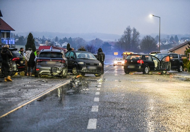 Glatteis f&uuml;hrt zu zahlreichen Unf&auml;llen in Baden-W&uuml;rttemberg.  | Foto: Jason Tschepljakow/dpa