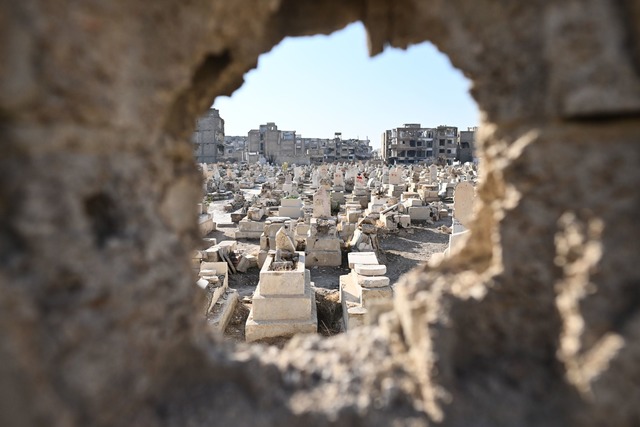 Ruinen und ein Friedhof - viel mehr is...e Synagoge sind stark besch&auml;digt.  | Foto: Sebastian Gollnow/dpa