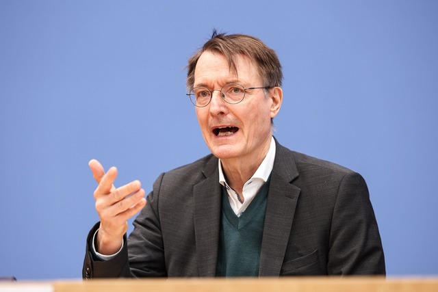 Gesundheitsminister Lauterbach spricht...ginn eines neuen digitalen Zeitalters.  | Foto: Hannes P. Albert/dpa