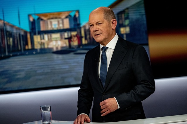 Kanzler Scholz zeigt sich offen f&uuml...ilfen, aber nur unter einer Bedingung.  | Foto: Fabian Sommer/dpa