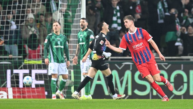 Jan Sch&ouml;ppner brachte Heidenheim in Bremen zur&uuml;ck ins Spiel.  | Foto: Carmen Jaspersen/dpa