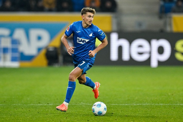 Hoffenheims Talent Tom Bischof wechselt im Sommer offenbar zum FC Bayern.  | Foto: Uwe Anspach/dpa