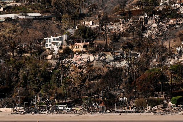 Feuerwehr in L.A. macht Fortschritte - Starkwinde flauen ab