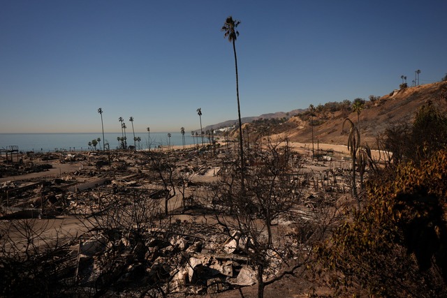 F&uuml;r die Betroffenen der Feuerkata...he werden Millionen-Spenden gesammelt.  | Foto: Jae C. Hong/AP/dpa