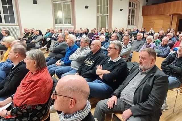 Groer Andrang bei der Kenzinger Einwohnerversammlung in der Alten Halle