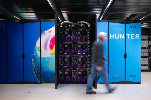 Schneller und teurer: Supercomputer beschleunigt Uni-Analyse