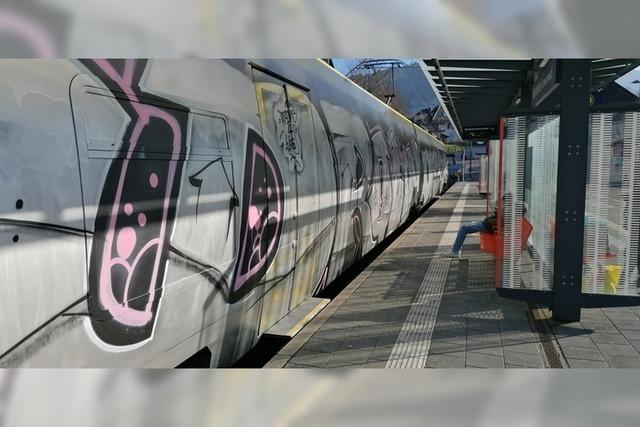 Schon wieder wurde eine Mnstertalbahn mit einem Graffiti vollgesprht