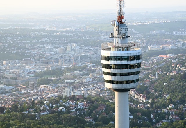 Stuttgart ist sowohl f&uuml;r Immobili...teuer als M&uuml;nchen. (Illustration)  | Foto: Bernd Weissbrod/dpa