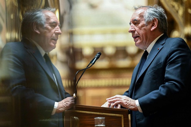 Bayrous Kabinett hat keine eigene Mehrheit im Parlament.  | Foto: Bertrand Guay/AFP/dpa