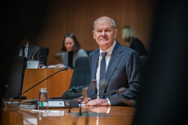 Scholz verteidigte den Atomausstieg.  | Foto: Michael Kappeler/dpa