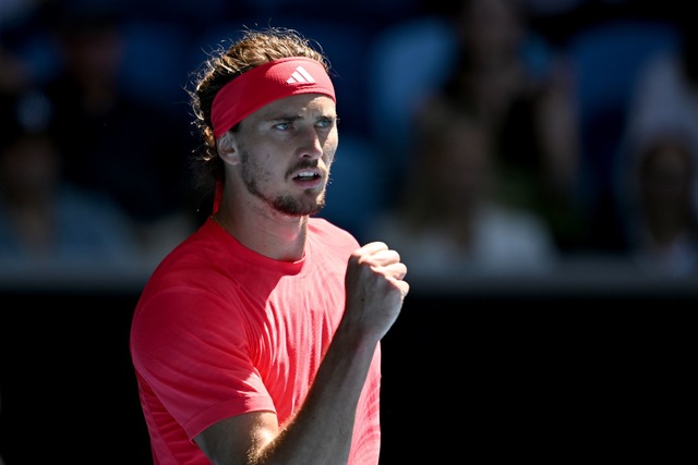 Tennisstar Alexander Zverev freut sich &uuml;ber den Achtelfinal-Einzug  | Foto: Lukas Coch/AAP/dpa