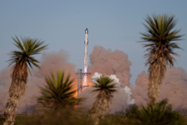 Die Rakete "Starship" von SpaceX start...stflug von der Starbase in Boca Chica.  | Foto: Eric Gay/AP/dpa