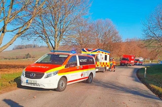 Feuerwehr und Rettungsdienst eilten am...t einem Groaufgebot zur Unfallstelle.  | Foto: Feuerwehr Schliengen