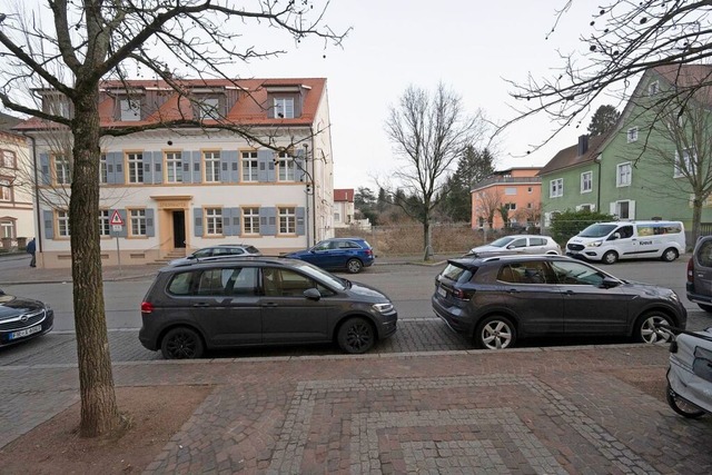 Seit  gut sechs Jahren klafft in zentr...das denkmalgeschtzte Strohmayer-Haus.  | Foto: Volker Mnch