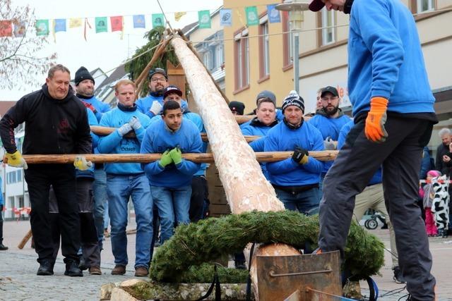 "D'Enninger" stellen Schopfheims Narrensymbol