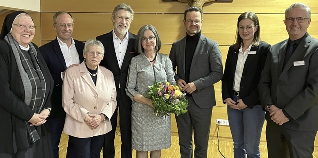 Abschied (v.l.): Generaloberin  Michae...fens,  Daniela Neff und Peter Kraemer.  | Foto: Christian Eggersgl/Ortenau Klinikum