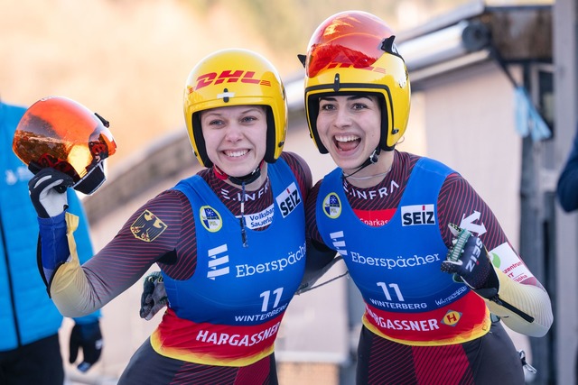 EM-Zweite:Jessica Degenhardt (r) und Cheyenne Rosenthal jubeln.  | Foto: Marius Becker/dpa