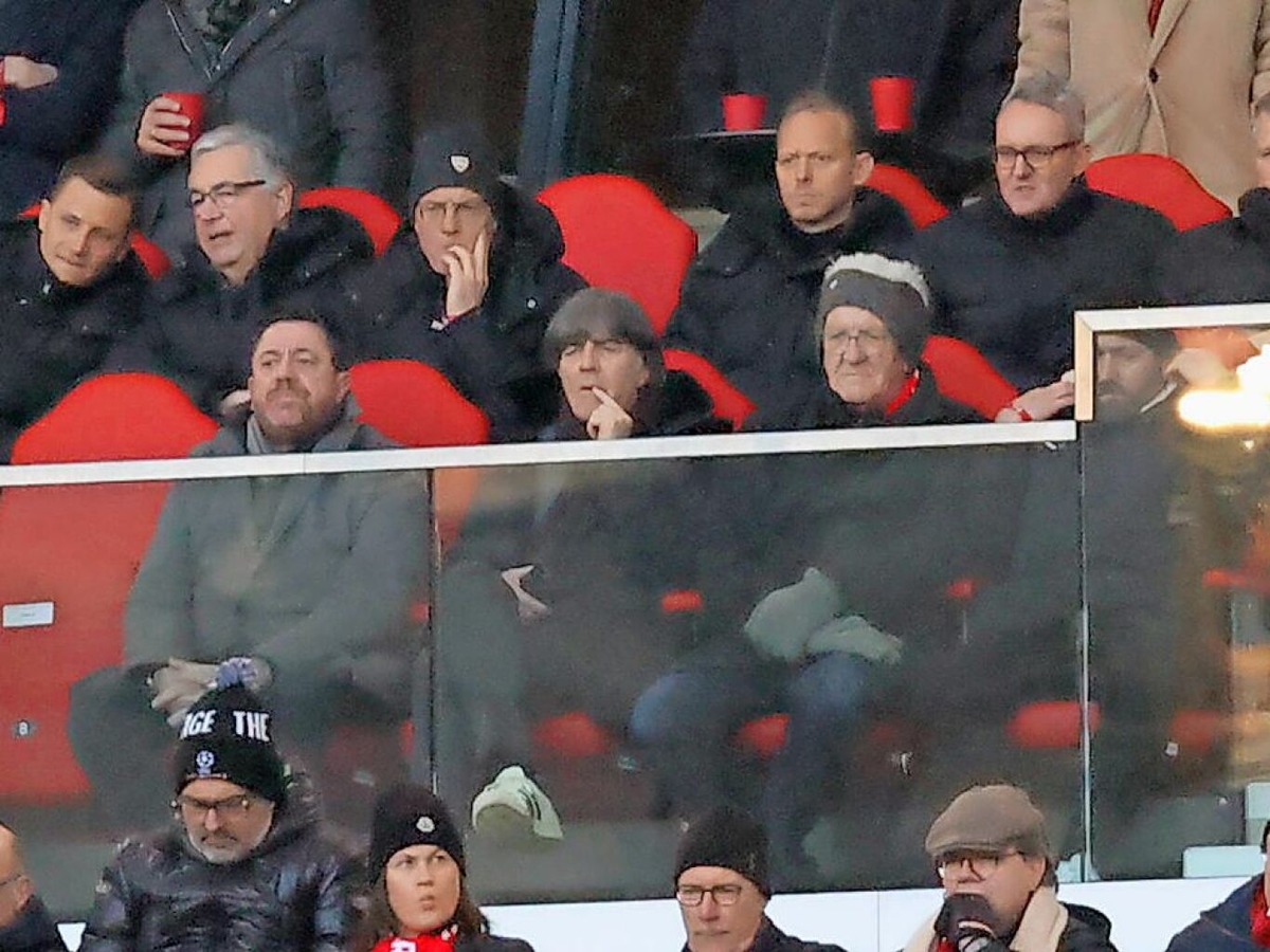 Prominente Gste im Stuttgarter Stadion: Joachim Lw und Ministerprsident Winfried Kretschmann lassen sich das baden-wrttembergische Derby nicht entgehen.