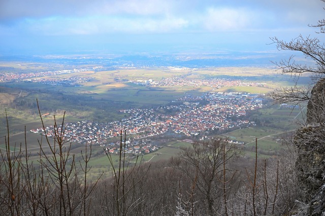 Bissingen hat nur wenige Tausend Einwohner und geh&ouml;rt zum Kreis Esslingen.  | Foto: Bernd Wei&szlig;brod/dpa