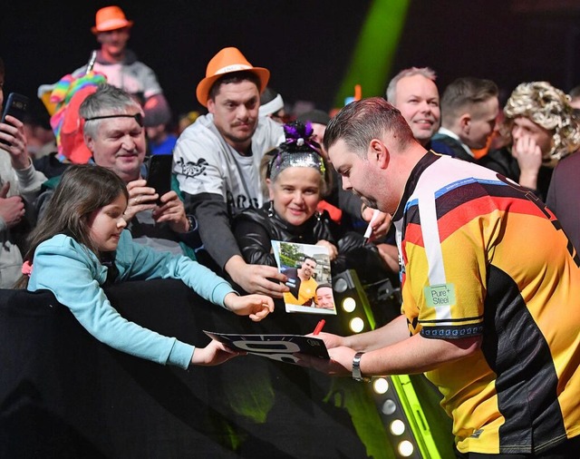 Als einziger deutscher Teilnehmer war ...ei der Darts-Gala im Europa-Park-Dome.  | Foto: Wolfgang Knstle