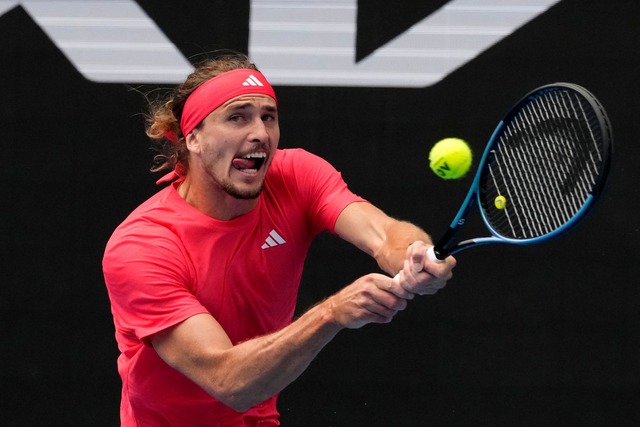 Alexander Zverev muss im Achtelfinale der Australian Open hart k&auml;mpfen  | Foto: Manish Swarup/AP/dpa