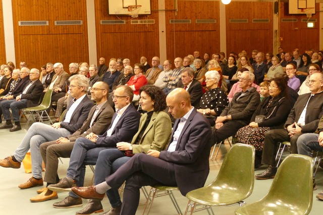 Weit ber 250 Brgerinnen und Brger w... der Gemeinde Efringen-Kirchen gefolgt  | Foto: Ulrich Senf