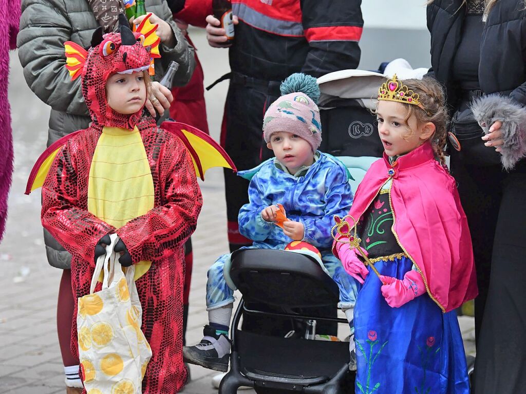 Zahlreiche Hstrger zogen am Sonntag durch die Reichenbacher Straen. Die Besucher verfolgten das bunte Treiben gutgelaunt.