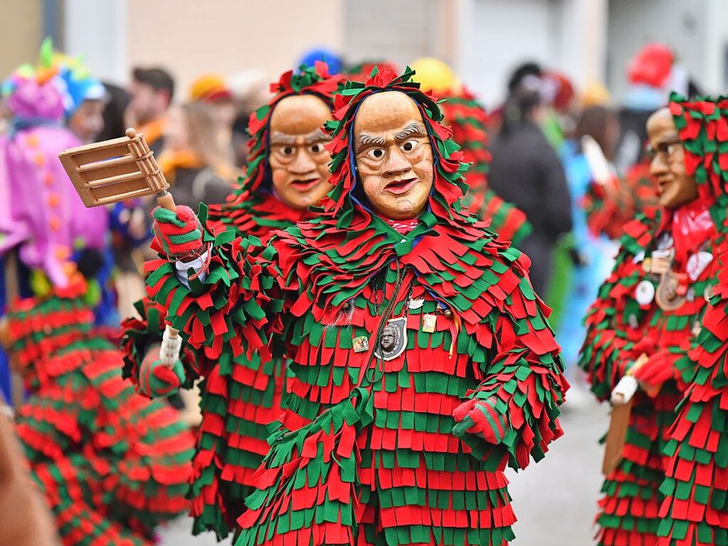 Zahlreiche Hstrger zogen am Sonntag durch die Reichenbacher Straen. Die Besucher verfolgten das bunte Treiben gutgelaunt.