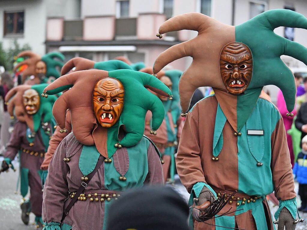 Zahlreiche Hstrger zogen am Sonntag durch die Reichenbacher Straen. Die Besucher verfolgten das bunte Treiben gutgelaunt.