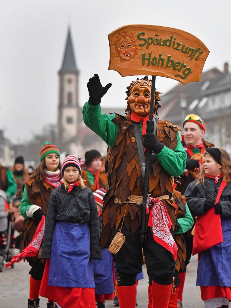 Zahlreiche Hstrger zogen am Sonntag durch die Reichenbacher Straen. Die Besucher verfolgten das bunte Treiben gutgelaunt.