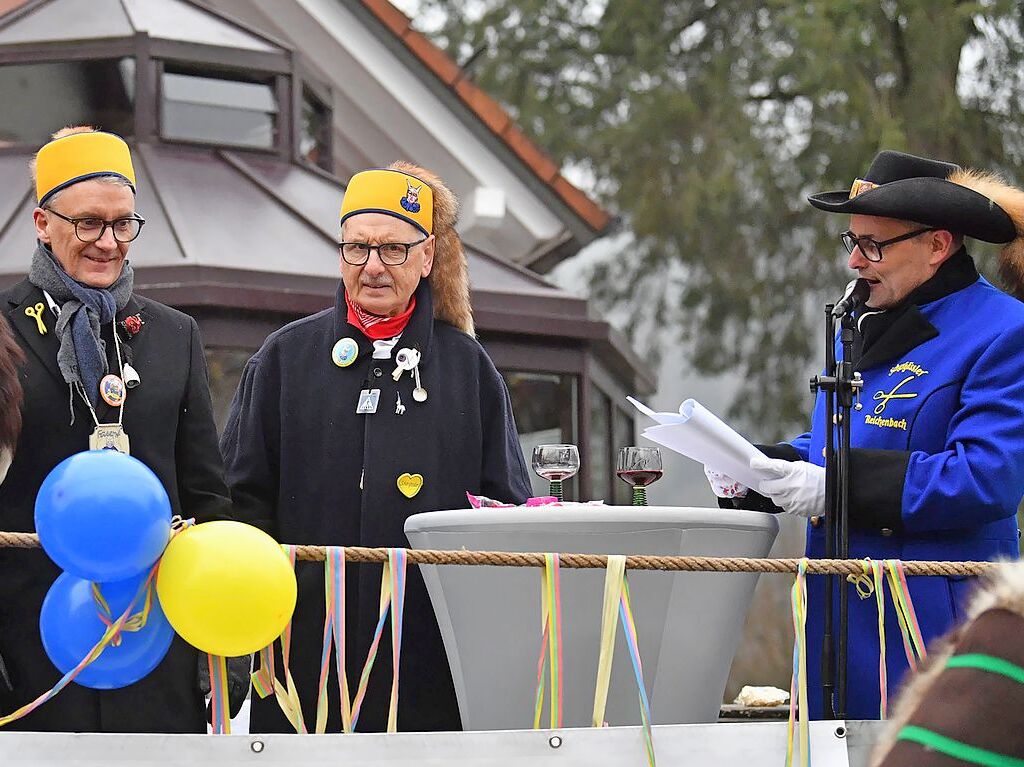 Zahlreiche Hstrger zogen am Sonntag durch die Reichenbacher Straen. Die Besucher verfolgten das bunte Treiben gutgelaunt.