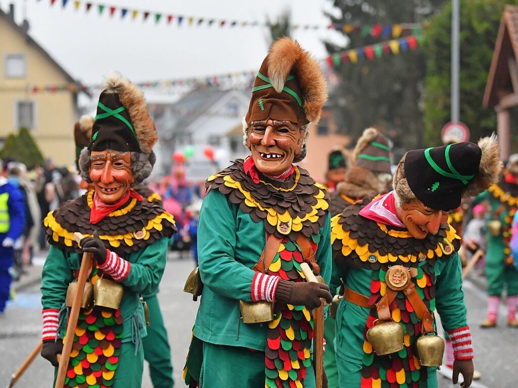 Zahlreiche Hstrger zogen am Sonntag durch die Reichenbacher Straen. Die Besucher verfolgten das bunte Treiben gutgelaunt.