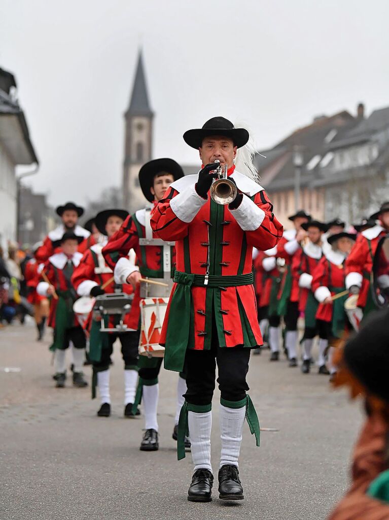 Zahlreiche Hstrger zogen am Sonntag durch die Reichenbacher Straen. Die Besucher verfolgten das bunte Treiben gutgelaunt.