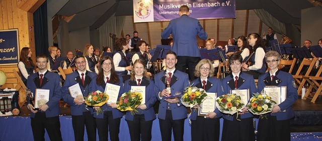 Viele Vereinsmitglieder wurden beim Ja... Ehrenmitgliedern ernannt (von links).  | Foto: Gert Brichta