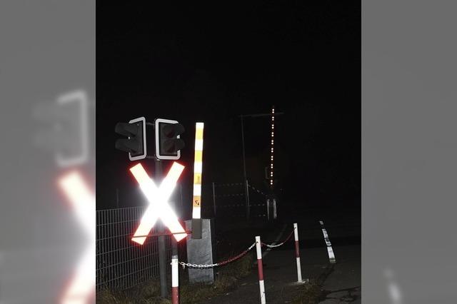 Beim Bahnbergang ist’s derzeit finster