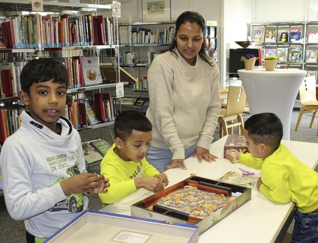 Menschen jeden Alters kamen zum Tag der offenen Tr in die Mediathek.   | Foto: Marianne Bader