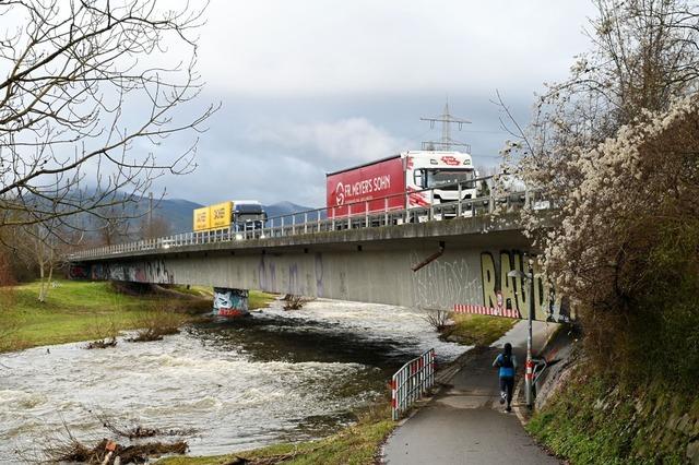 Mindestens eine der Brcken in Freiburg ber die Dreisam muss entlastet werden