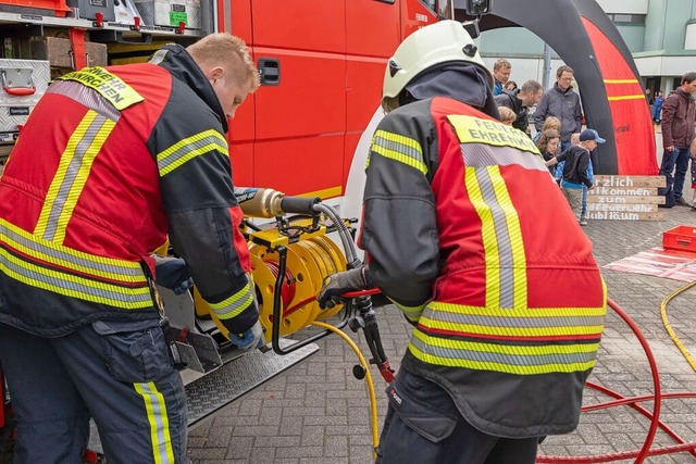 Gute Ausbildung: Die Feuerwehr in Ehre...ivierten Nachwuchs aus der Jugendwehr.  | Foto: Hubert Gemmert