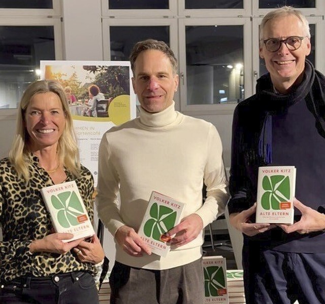 Anja Bauch vom Bcherstbli, Autor Vol...on Miteinander Hochrhein mit dem Buch.  | Foto: Anja Bauch