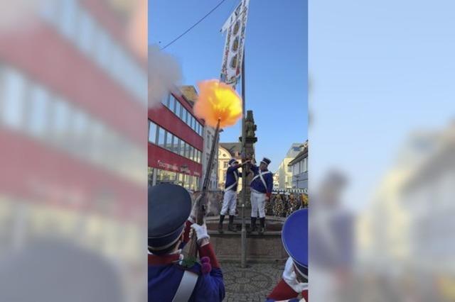 Die Althistorische zeigt Flagge