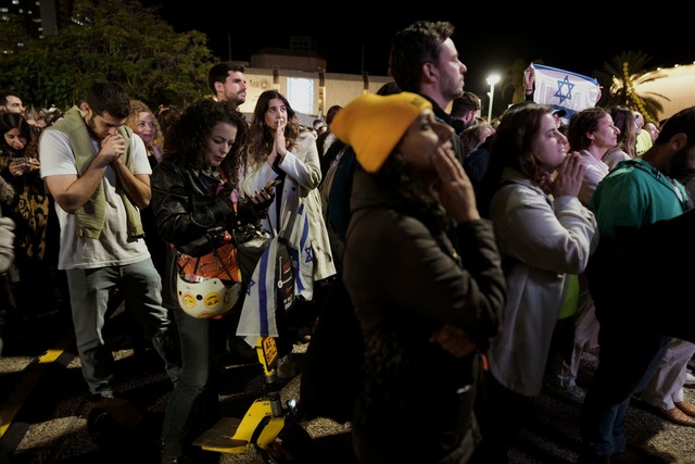 Insgesamt sollen in einer ersten Phase...he H&auml;ftlinge ausgetauscht werden.  | Foto: Oded Balilty/AP/dpa