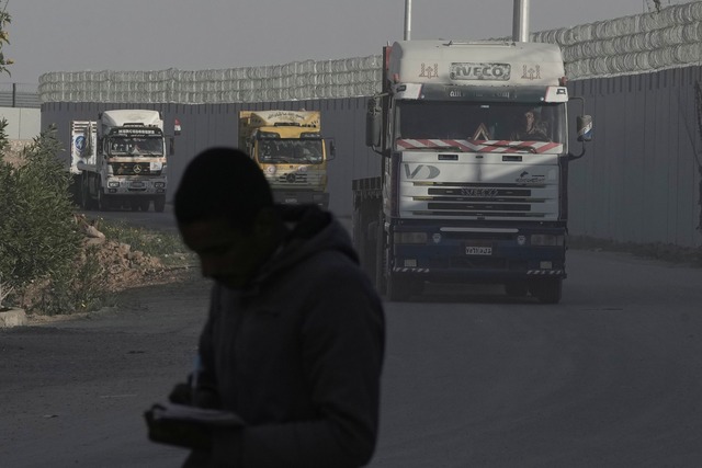 Nach UN-Angaben leiden mehr als 90 Pro... Millionen Gaza-Bewohner unter Hunger.  | Foto: Amr Nabil/AP/dpa